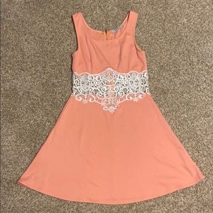 - Solemio Las Angeles coral and white minidress